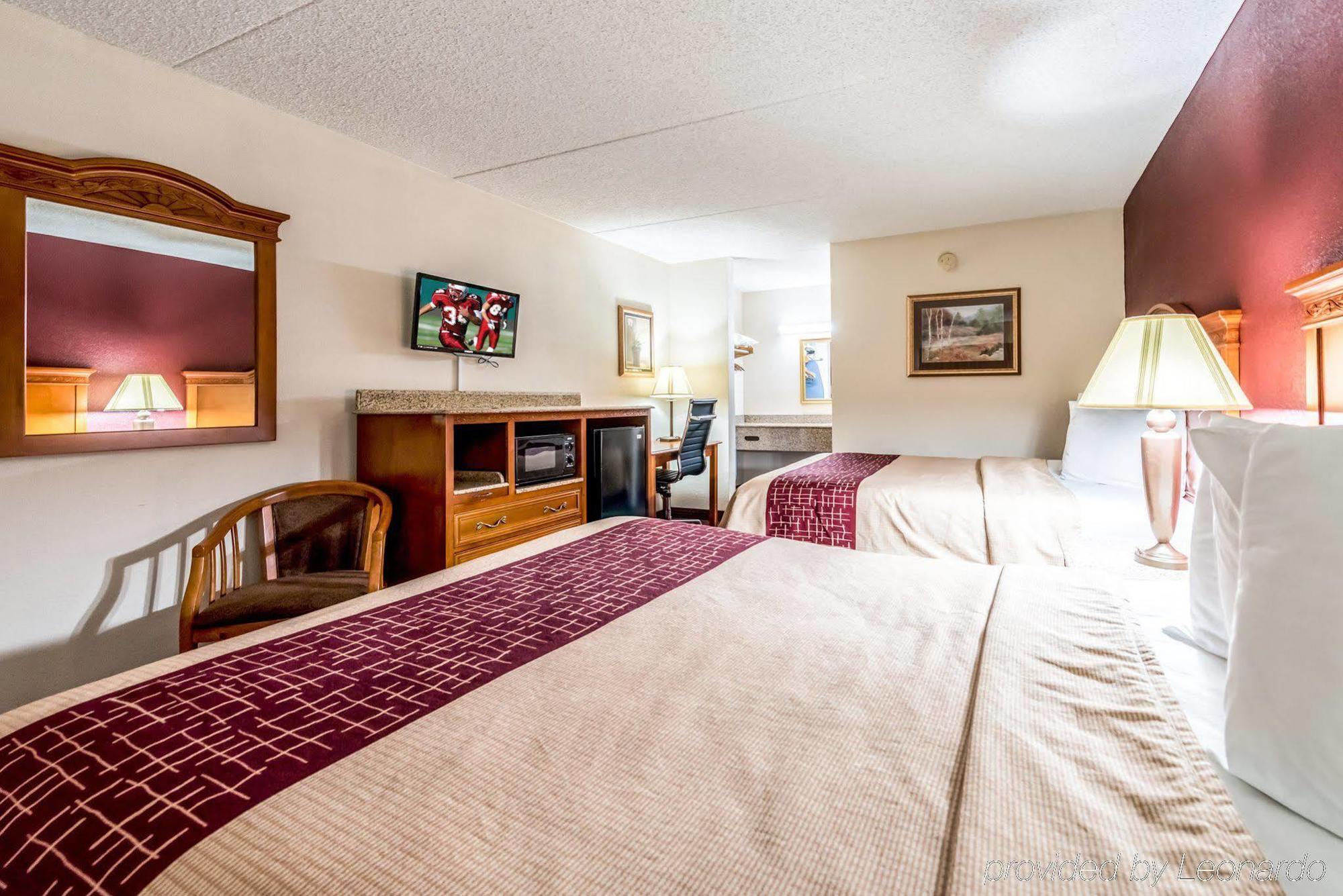 Red Roof Inn & Suites Pigeon Forge Parkway Exterior foto